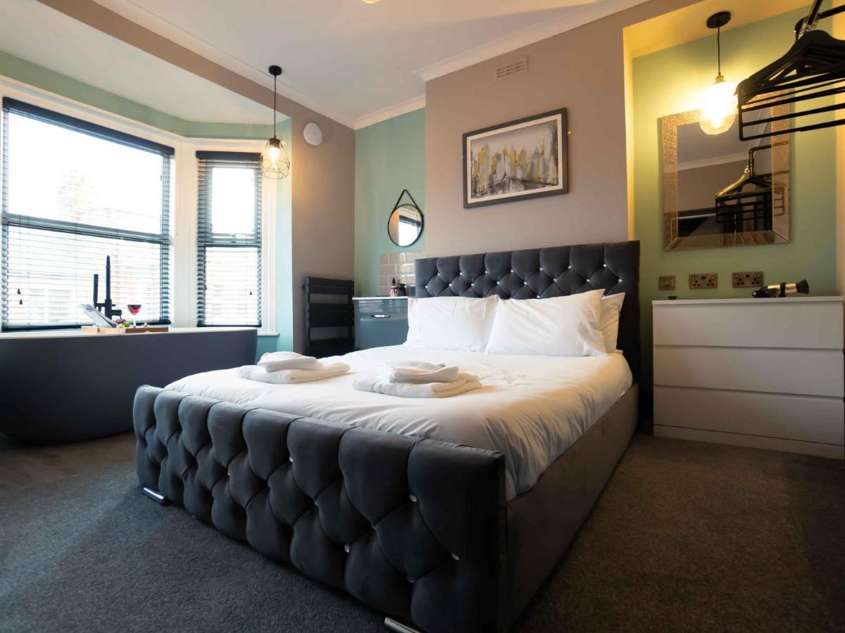 Pass The Keys Amazing, Newly Renovated 5Bedroom House Sleeps 10 Scarborough Exterior photo