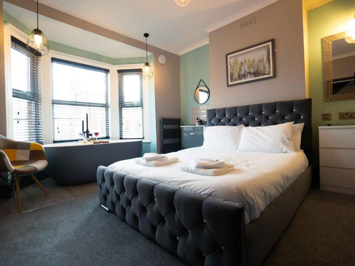 Pass The Keys Amazing, Newly Renovated 5Bedroom House Sleeps 10 Scarborough Exterior photo